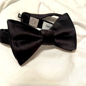 Bow tie